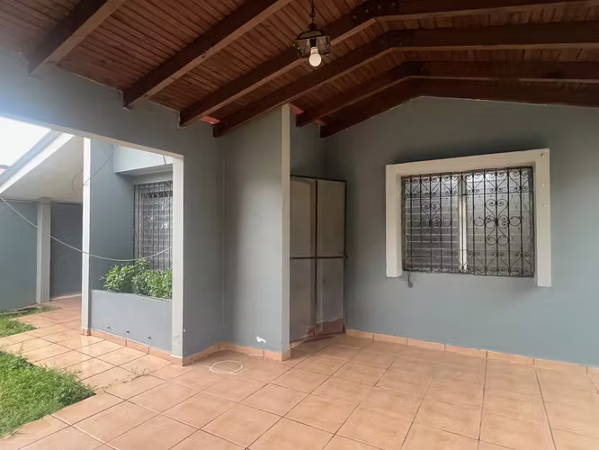 Casa amplia de esquina en Residencial Las Mercedes, San Pedro Sula