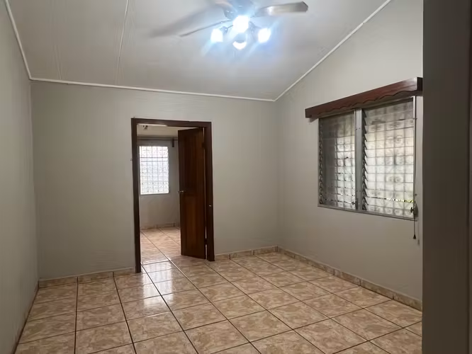 Casa amplia de esquina en Residencial Las Mercedes, San Pedro Sula