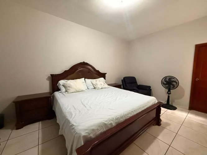 Venta de casa en Residencial Santa Cruz