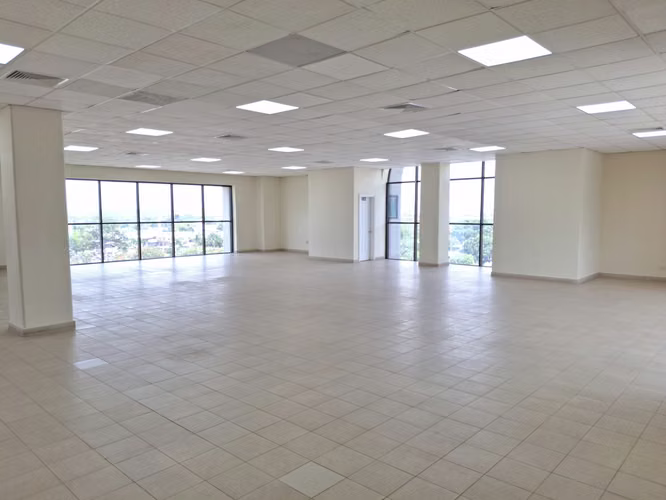 AMPLIO LOCAL PARA OFICINAS CORPORATIVAS