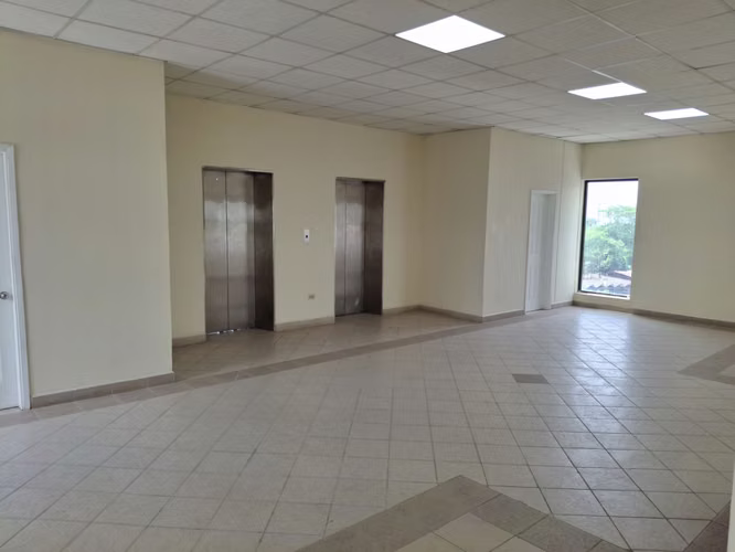 AMPLIO LOCAL PARA OFICINAS CORPORATIVAS