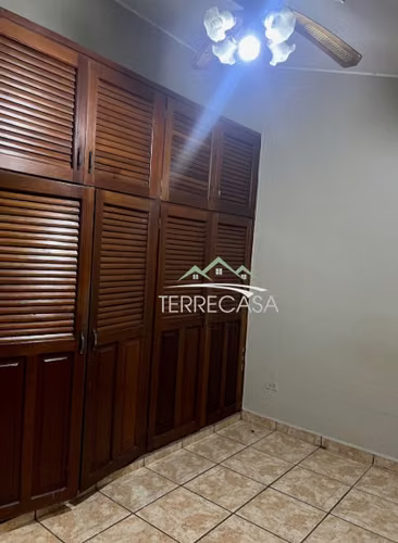 SE VENDE AMPLIA CASA DE ESQUINA EN RES. LAS MERCEDES