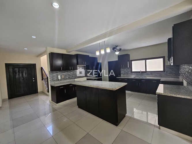 Se Vende Amplia Casa En Residencial La Foresta, SPS