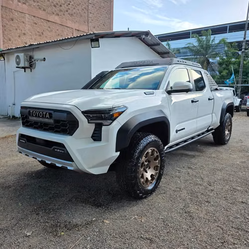 TOYOTA TACOMA TRAILHUNTER 2025
