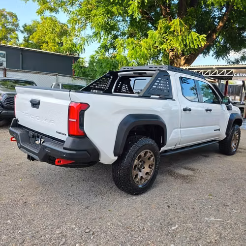 TOYOTA TACOMA TRAILHUNTER 2025