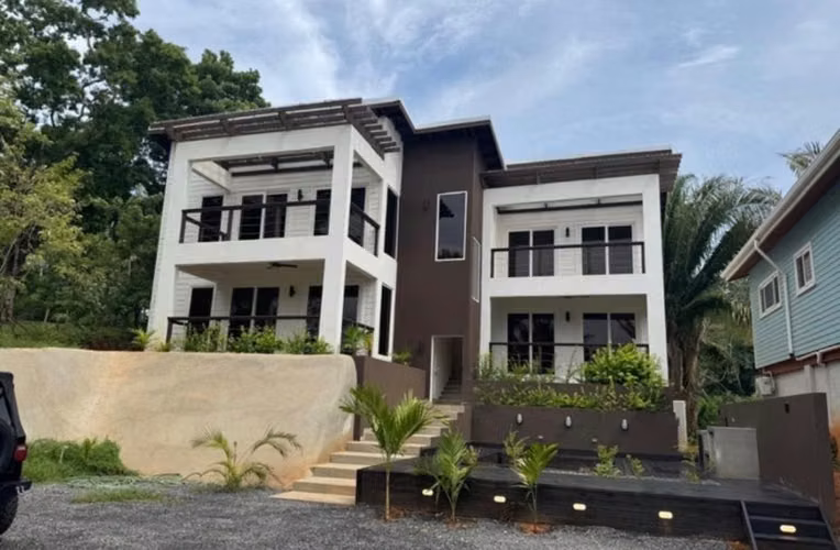 Apartamento de dos dormitorios en Bay Islands