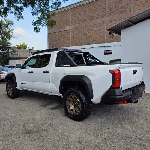 TOYOTA TACOMA TRAILHUNTER 2025