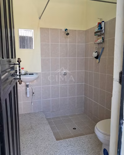  ¡Se vende casa con apartamentos en Colonia San Jorge, La Granja! 