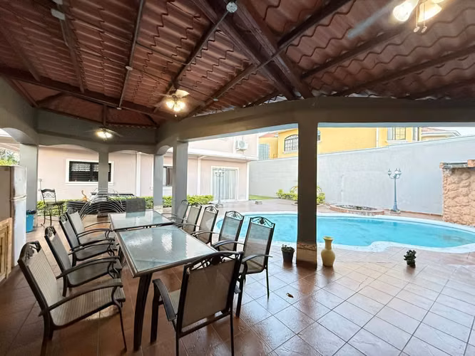SE VENDE AMPLIA CASA EN COLONIA TARA SAN PEDRO SULA