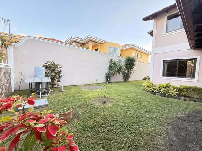 SE VENDE AMPLIA CASA EN COLONIA TARA SAN PEDRO SULA