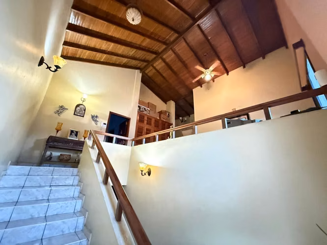SE VENDE AMPLIA CASA EN COLONIA TARA SAN PEDRO SULA