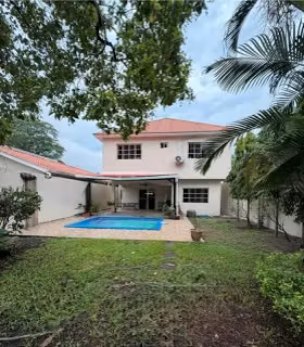 Se Vende Casa en Residencial Los Medicos San pedro sula