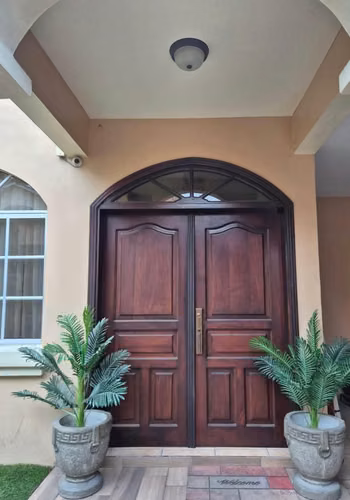 Se Vende Casa en Residencial Los Medicos San pedro sula