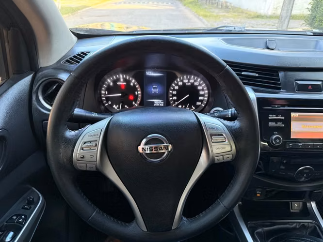 Nissan NP300 de Lujo poco Recorrido