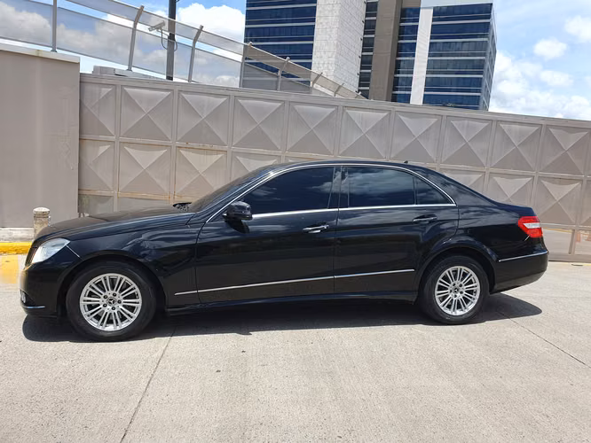 Mercedes-Benz E350 Elegance 2011  – De Agencia / Solo 65,000 km - Imagen 5