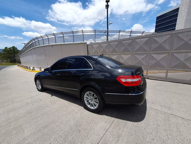 Mercedes-Benz E350 Elegance 2011 | De Agencia | Solo 65,000 km