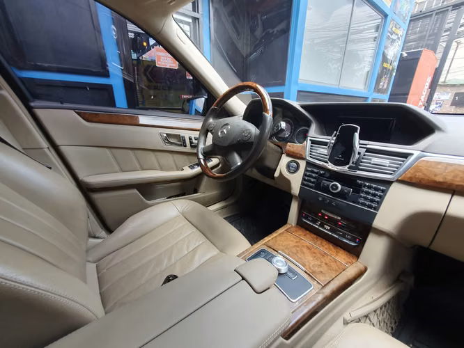 Mercedes-Benz E350 Elegance 2011  – De Agencia / Solo 65,000 km - Imagen 9