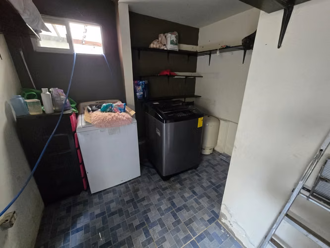 Res.Los Hidalgos/Circuito Cerrado/P.Negociable,Amplia,4 Habitaciones+2 salas+2 Parqueos+Hab.Empleada - Imagen 7