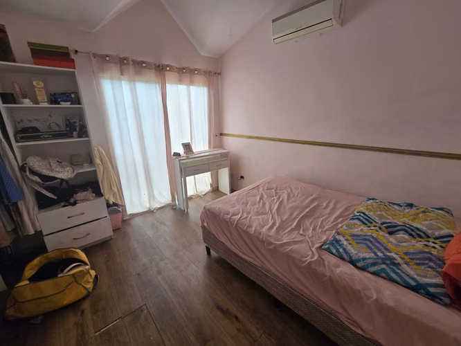Res.Los Hidalgos/Circuito Cerrado/P.Negociable,Amplia,4 Habitaciones+2 salas+2 Parqueos+Hab.Empleada - Imagen 8