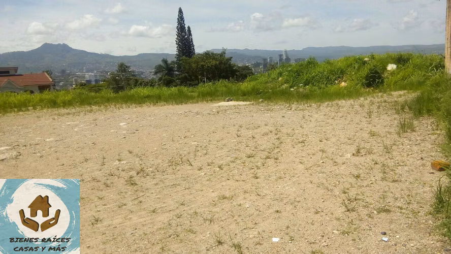 VENTA DE TERRENO PLANO EN RESIDENCIAL JACARANDAS, SUBIDA AL HATILLO - Imagen 1