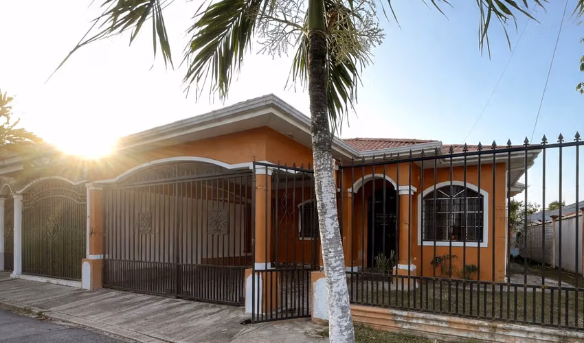 Se Vende Hermosa Vivienda en Res, Villas Paraíso S.P.S.