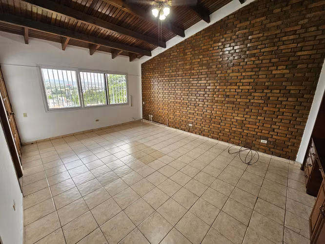 Casa en Alquiler en Lomas del Guijarro