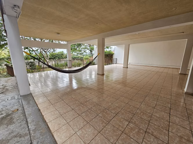 Casa en Alquiler en Lomas del Guijarro