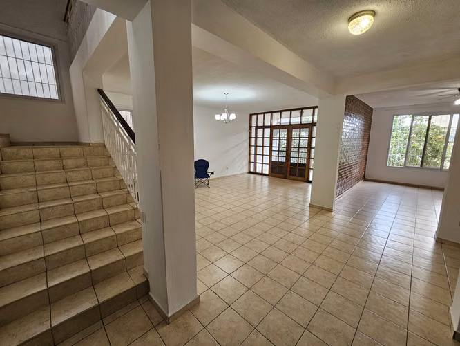 Casa en Alquiler en Lomas del Guijarro