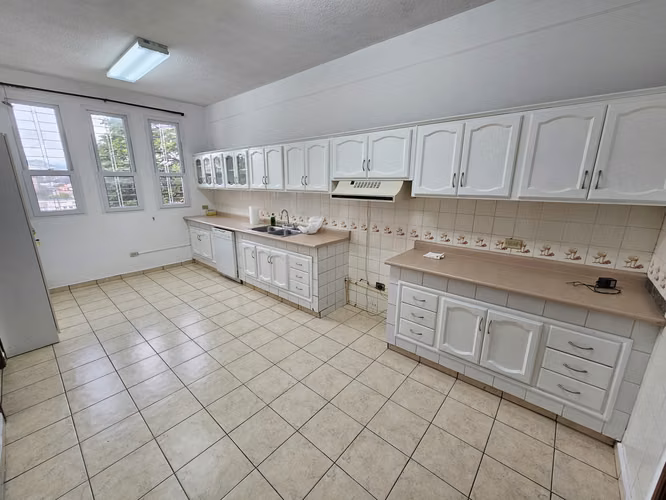 Casa en Alquiler en Lomas del Guijarro