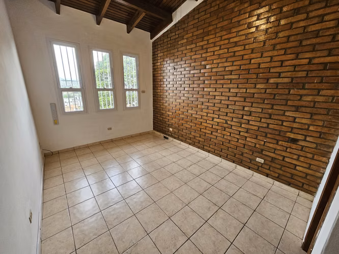 Casa en Alquiler en Lomas del Guijarro