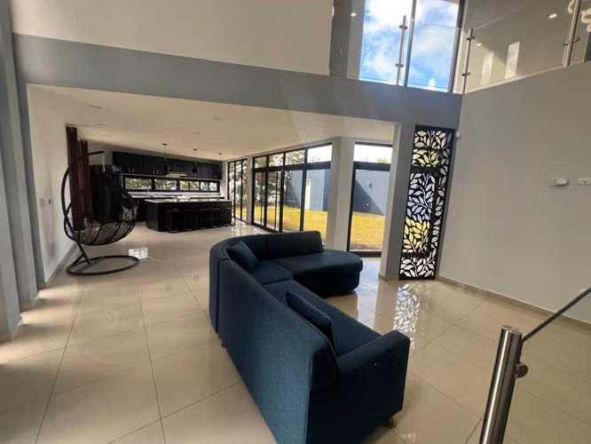 ¡Descubre tu próximo hogar en esta encantadora casa en venta!.