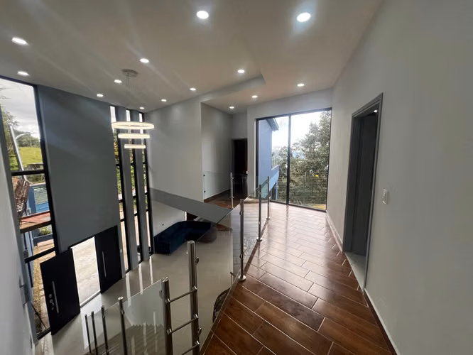 ¡Descubre tu próximo hogar en esta encantadora casa en venta!.