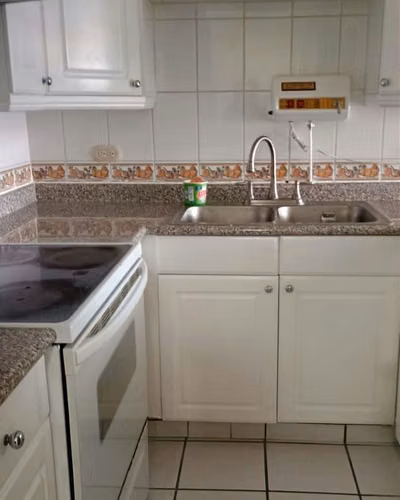 SE ALQUILA APARTAMENTO EN BULEVAR LA HACIENDA - Imagen 4