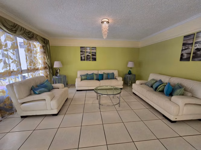 Casa grande y amueblada en Residencial El Sauce - Imagen 2