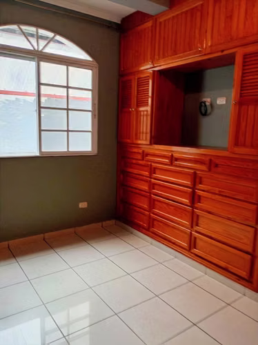 Se vende edificio de 4 aptos en Altos de Miramontes, c.c.