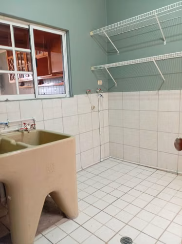 Se vende edificio de 4 aptos en Altos de Miramontes, c.c.