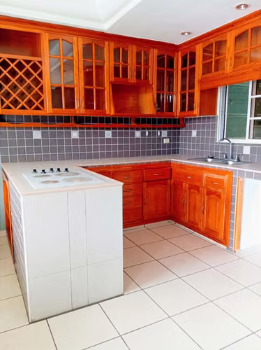 Se vende edificio de 4 aptos en Altos de Miramontes, c.c.