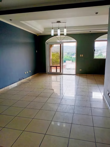 Se vende edificio de 4 aptos en Altos de Miramontes, c.c.