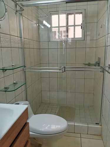 Se vende edificio de 4 aptos en Altos de Miramontes, c.c.