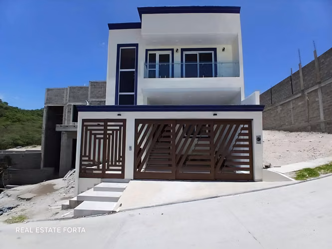 Venta de Casa Nueva, ubicada en la Residencial El Sauce, Villa Los Napoleones, en Tegucigalpa.