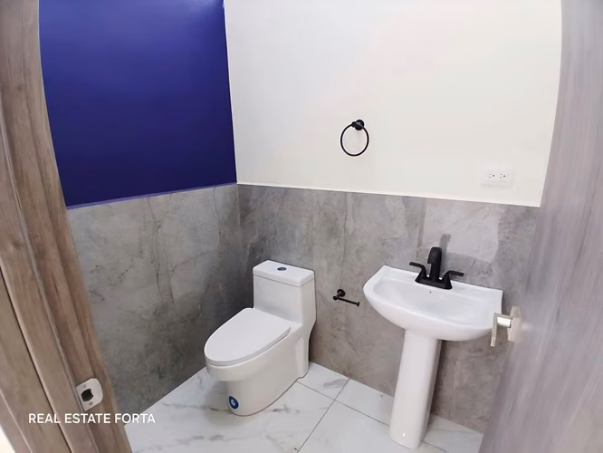 Venta de Casa Nueva, ubicada en la Residencial El Sauce, Villa Los Napoleones, en Tegucigalpa.