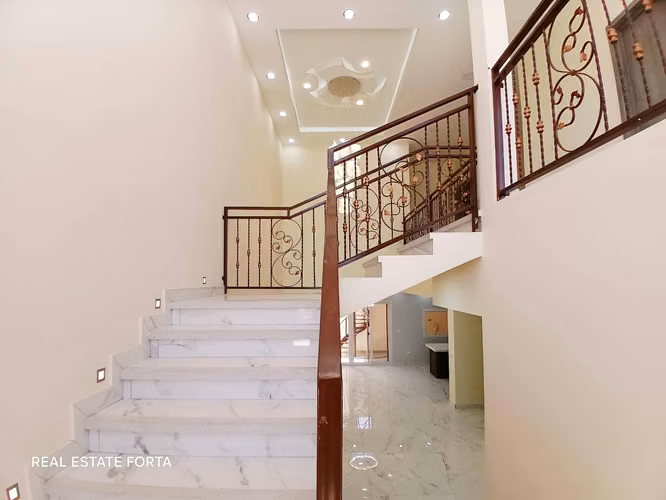 Venta de Casa Nueva, ubicada en la Residencial El Sauce, Villa Los Napoleones, en Tegucigalpa.
