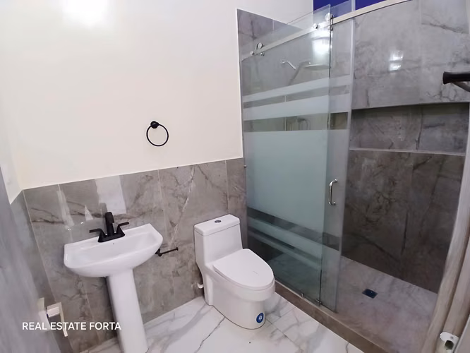Venta de Casa Nueva, ubicada en la Residencial El Sauce, Villa Los Napoleones, en Tegucigalpa.