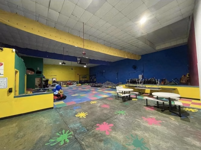 SE ALQUILA BODEGA EN COLONIA ZERON San pedro sula - Imagen 3