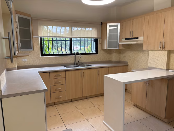  APARTAMENTO EJECUTIVO FULL AMUEBLADO EN COLONIA LARA | US$1,400/MES