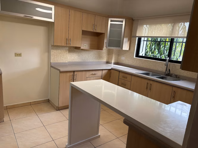  APARTAMENTO EJECUTIVO FULL AMUEBLADO EN COLONIA LARA | US$1,400/MES
