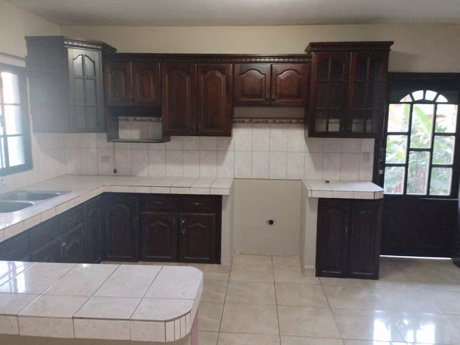 ¡Casa de 2 Niveles en Venta en Residencial Villas Mallorca – Sector Las Españolas, San Pedro Sula! - Imagen 4