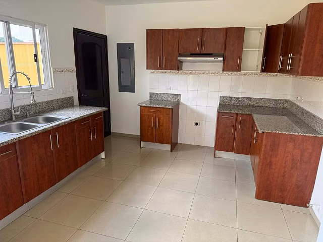 TOWNHOUSE EN RENTA EN RESIDENCIAL SAN ANTONIO || SECTOR MACKAY SPS - Imagen 3