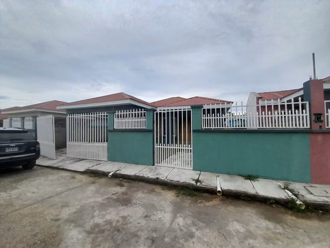 Casa Nueva en Res. Florida