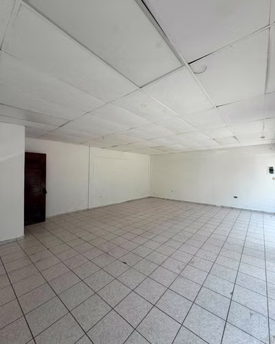 SE ALQUILA LOCAL COMERCIAL - Barrio Río Piedras - Imagen 3